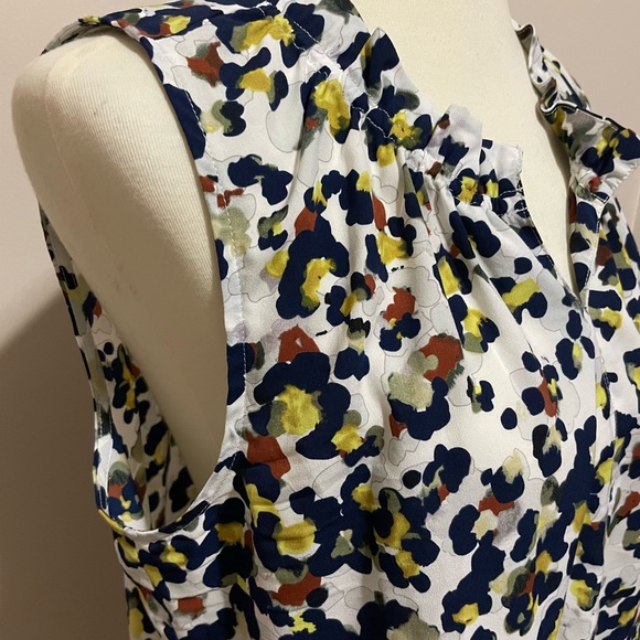 Cabi sleeveless top. Size L. Excellent condition - Picture 3 of 5